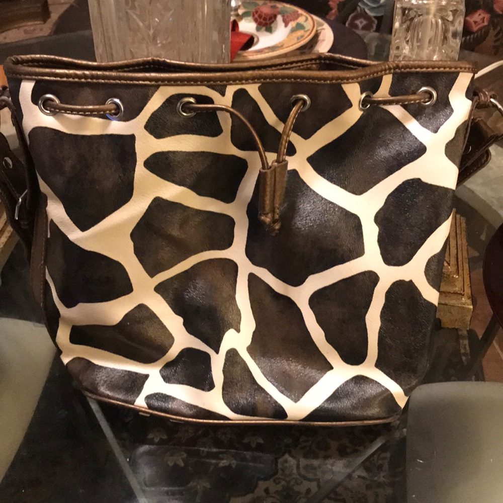 🥰🥰🥰 Now trending/Cowhide print Shoulder Bag